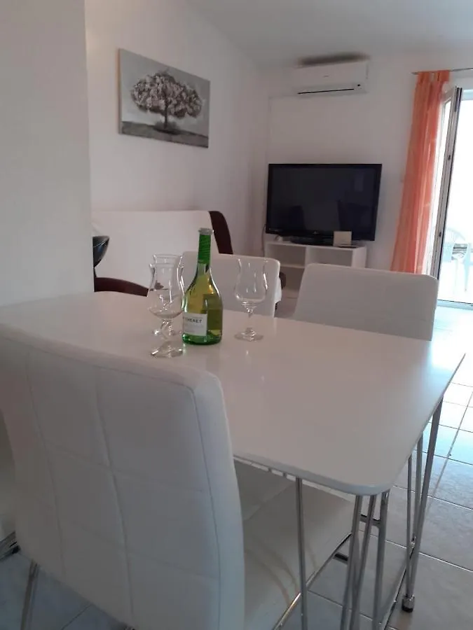Apartments Verica Pag Town