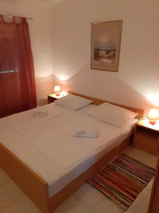 Apartments Verica Pag Town