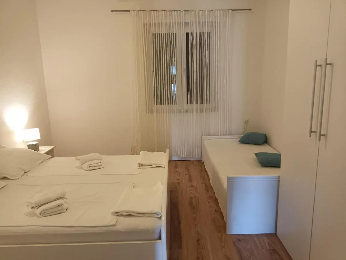 Apartments Verica Pag Town